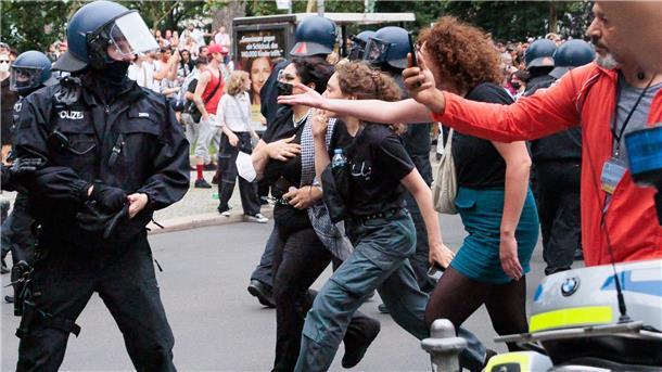Berliner Pride friedlich - Ärger bei „Queers for Palestine“  Am Samstagnachmittag schätzte die Polizei die Zahl der Teilnehmer auf 4.700.