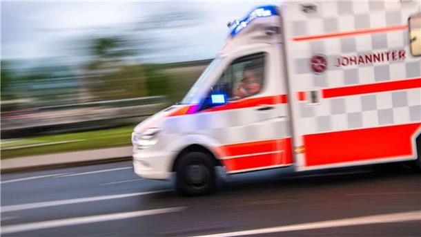 25-jähriger Biker verunglückt am Ostersonntag in Sottrum   Der 25-Jährige kam im Rettungswagen in das Rotenburger Diakonieklinikum.