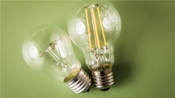  Die gute alte Glühlampe verbraucht bis zu 90 Prozent mehr Strom als die LED.