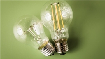  Die gute alte Glühlampe verbraucht bis zu 90 Prozent mehr Strom als die LED.