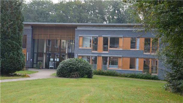  Die neue Ostemed Senioren- und Pflege GmbH wird das Grundstück der Zevener Pflegeeinrichtung pachten und das Gebäude mieten.