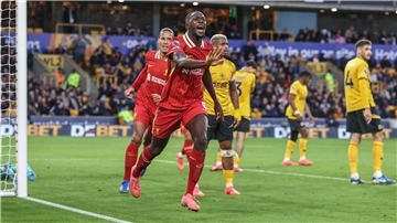  Ibrahima Konate (M.) erzielte das Führungstor für den FC Liverpool.
