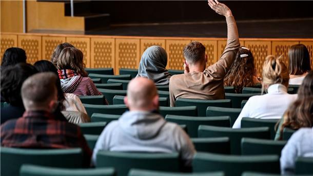 Deutlich weniger Studienanfänger bei Geisteswissenschaften  Immer weniger Studierende entscheiden sich für ein Studium der Geisteswissenschaften. (Symbolfoto)