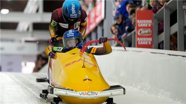 Zweierbob-Olympiasiegerinnen Nolte/Levi holen WM-Gold Laura Nolte (vorne) und Deborah Levi stehen vor ihrem ersten WM-Titel im Zweierbob.