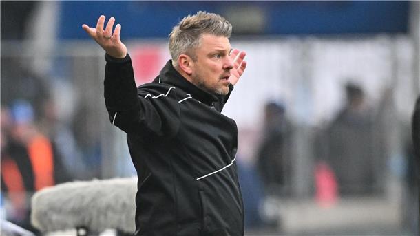  Lukas Kwasniok, Trainer von Paderborn, holte noch einen Punkt mit seinem Team.