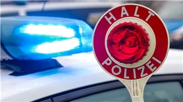  Mit 110 Kilometern pro Stunde raste der 14-Jährige in einem Pkw durch Nordenham. (Symbolbild) 