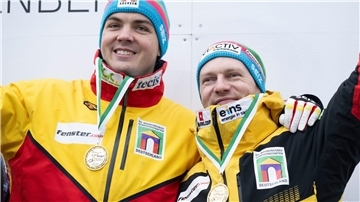 Simon Wulff (l) und Francesco Friedrich haben auch das zweite Rennen in Sigulda gewonnen. 