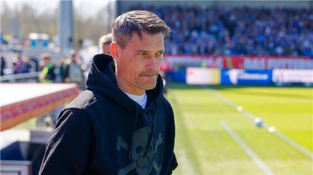 Berichte: St. Paulis Trainer Blessin Kandidat in Wolfsburg St. Paulis Trainer Alexander Blessin soll in Wolfsburg ein Kandidat sein.