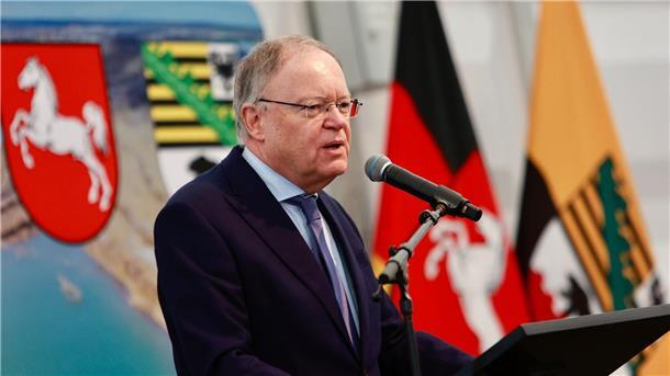  „Wir tun gut daran zu erinnern und lebendig zu halten, welche Freude, Hilfsbereitschaft und Solidarität der Mauerfall 1989 bei vielen Menschen ausgelöst hat“, erklärte sein niedersächsischer Amtskollege Stephan Weil (SPD).
