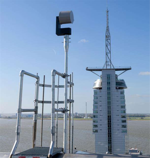 Was für geniale Bilder: Die neue Super-Webcam von Bremerhaven 11.000 Euro teuer, nachtsichtfähig und hochmodern: Die neue Super-Webcam von Bremerhaven ist auf dem Dach des nördlichen Baus des Columbus Center installiert.