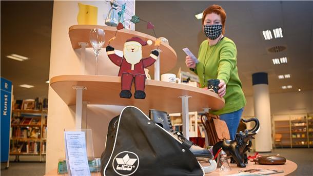 17 Minuten am neuen Tauschregal hat Reporterin Maike Wessolowski noch vor dem zweiten Lockdown in der Bremerhavener Stadtbibliothek verbracht.