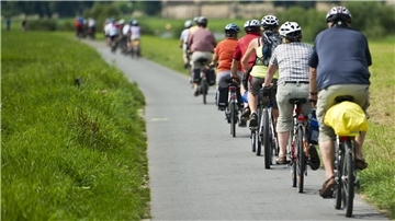 17 Tages- und zwei Mehrtagestouren bieten Rolf Schröder, Gesa und Karl-Heinz Benecke in diesem Jahr ab Brake für Radfahrerinnen und Radfahrer an.
