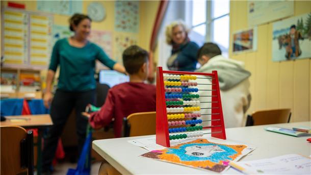 Samtgemeinde will Mobilbauten am Westerberg für Geflüchtete herrichten Das Foto zeigt geflüchtete Kinder.