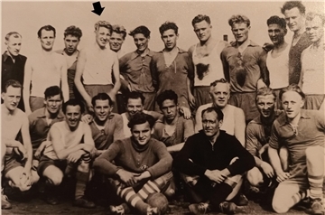 1954 gab Lothar Gremler (Pfeil) sein Debüt in der 1. Herren Handballmannschaft des VfL Nordenham, der 1971 im SV Nordenham aufging. 