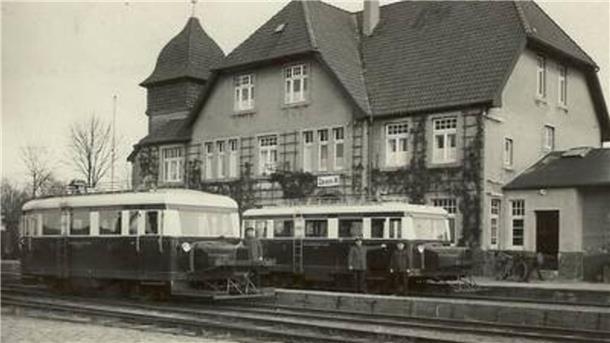 1971 verließ der letzte Schienenzepp mit Fahrgästen den Zevener Bahnhof-Süd. Seit bald 30 Jahren wird über die Wiederaufnahme des Personenverkehrs auf stillgelegten EVB-Strecken diskutiert, ohne dass es zu einer Entscheidung gekommen wäre.