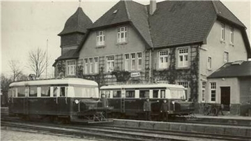 1971 verließ der letzte Schienenzepp mit Fahrgästen den Zevener Bahnhof-Süd. Seit bald 30 Jahren wird über die Wiederaufnahme des Personenverkehrs auf stillgelegten EVB-Strecken diskutiert, ohne dass es zu einer Entscheidung gekommen wäre.
