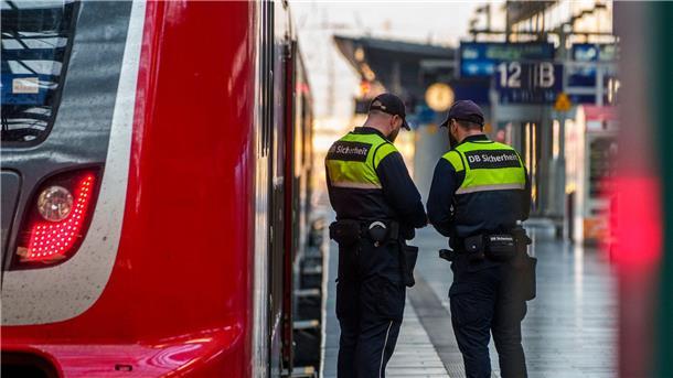 Streit über Bahn-Sicherheit - EVG fordert EM-Programm „20 Prozent pauschal mehr Sicherheitspersonal reicht meines Erachtens nicht“, sagt der EVG-Vorsitzende Martin Burkert mit Blick auf die bevorstehende Fußball-EM in Deutschland.