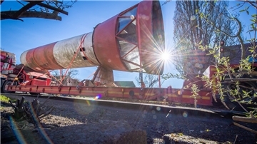 2019 hatte Andreas Wunderlich das alte Leuchtfeuer gekauft und per Spedition von Wilhelmshaven nach Nordholz transportiert.