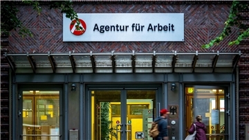 2022 nahmen 481.000 Menschen, die Bürgergeld bekommen haben, einen Job im ersten Arbeitsmarkt auf.