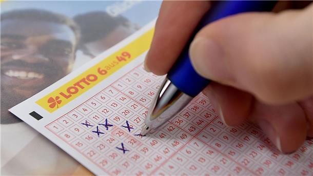 187 Lotto-Millionäre in einem Jahr 2022 wurden insgesamt 7,97 Milliarden Euro für Lotterien ausgegeben.