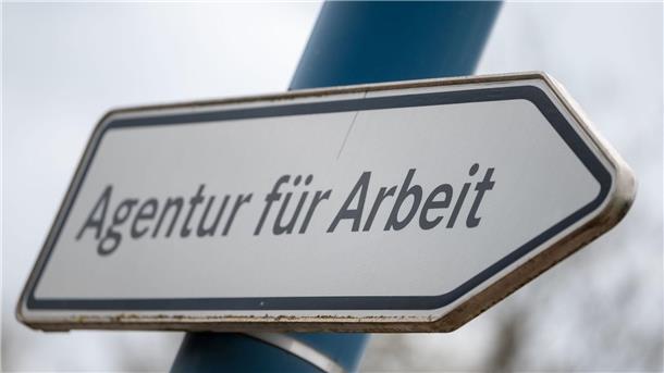 3,2 Millionen mit Job-Wunsch - Stille Reserve wächst 2023 wünschten sich fast 3,2 Millionen nicht erwerbstätige Menschen in Deutschland eigentlich eine bezahlte Arbeit.