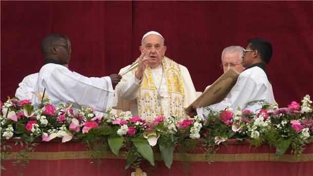 Katholiken und Orthodoxe: Diesmal keine Verwirrung um Ostern 2024 spendete Papst Franziskus den Segen am Ostersonntag. (Archivbild)