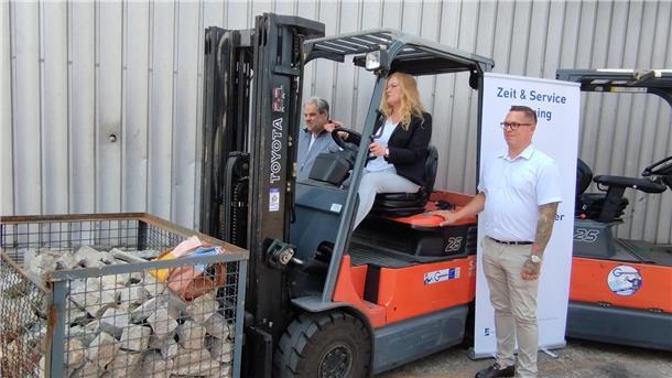 Firmung in St. Marien Brake – „Nix für Hochstapler“ 27 Firmlingen aus Elsfleth, Brake, Ovelgönne und Jade bereiten sich gemeinsam mit Pastoralreferent Thomas Fohrmann, den Katecheten Dorothe Erbe, Jennifer Loga und Florian Loga, Betriebsleiter von Zeit & Service Beschäftigungsfördergesellschaft, auf die Firmung am 19.01.2025 vor.
