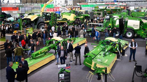 2.800 Aussteller aus 52 Ländern zeigen bis Samstag beispielsweise Traktoren und Landmaschinen.