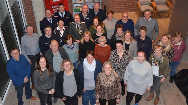 Freude über gelungenes Samtgemeinde-Jubiläumsfest 29 Vereine, Institutionen und Personen freuten sich am Mittwochabend über insgesamt 6.900 Euro. Das Geld ist der Überschuss des Jubiläumsfestes der Samtgemeinde Geestequelle.