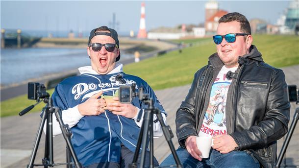 Darum sind diese Bremerhavener mit ihren Gags bei TikTok und Instagram Mega-Stars „Männer die aufs Wasser starren“