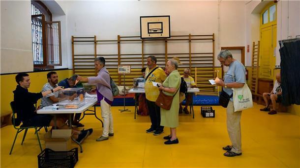 Machtwechsel möglich: Spanien wählt neues Parlament 37,5 Millionen Wahlberechtigte sind aufgerufen, das neue Parlement zu wählen.