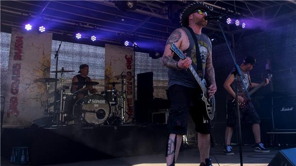 (Mit großer Bildergalerie) Harte Riffs und heiße Stimmung beim Rock House Festival