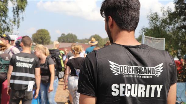 60.000 Besucherinnen und Besucher werden beim Deichbrand-Festival erwartet. Damit sich alle sicher fühlen sind rund 1000 Sicherheitskräfte im Einsatz.