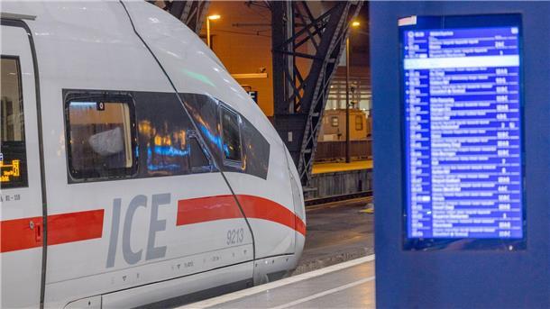 Bahn weitet Vorbuchungsfristen deutlich aus Ab Mitte Oktober können Bahnreisende ihre Tickets ein Jahr im Voraus buchen. (Archivbild)