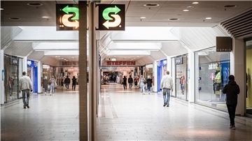 Ab Montag dürfen viele Läden wieder öffnen, auch in den Shopping-Centern. Großkaufhäuser dürfen auch an den Start gehen, wenn sie ihre Verkaufsflächen verkleinern.