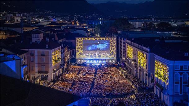 Junges Deutsches Kino auf dem Filmfest Locarno Abendliche Filmvorführung auf der Piazza Grande in Locarno.