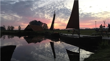 Abendstimmung am Torfschiffhafen.