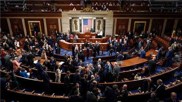 US-Repräsentantenhaus vertagt weitere Chefposten-Abstimmung Abgeordnete unterhalten sich am zweiten Tag der Wahl in der Kammer des Repräsentantenhauses.