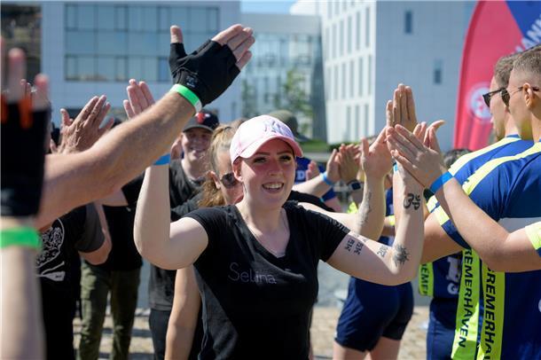 Abklatschen nach jedem Rennen, um den anderen Mannschaften Respekt zu zollen.