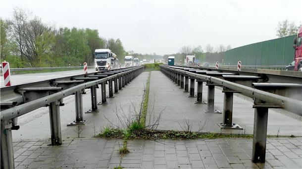 Fotos von der A27-Brücke Wulsdorf: So laufen die Vorbereitungen für den Abriss Abriss und Neubau der Autobahnbrücke sollen etwa 10 Millionen Euro kosten.