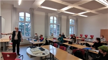 Abstand, Maske, Schnelltest – Wie gewohnt startete am Montag der Unterricht in den Schulen in Niedersachsen wie am NIG in Bad Bederkesa. Trotz hoher Inzidenz bleiben Schüler gelassen.