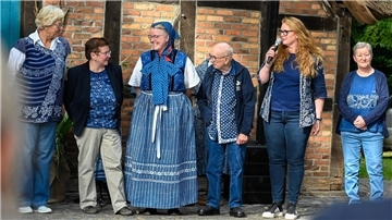 Acht ehrenamtliche Blaudruckerinnen und ein Blaudrucker reden im Interview über die Beweggründe für ihr Engagement.