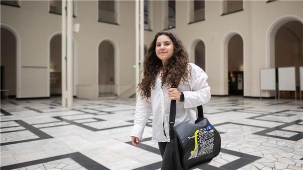 Hochbegabte 13-Jährige will ins Weltall fliegen Adela Poteri in der Leibniz Universität Hannover. Die hochbegabte 13-jährige besucht Mathematik-Vorlesungen an der Uni.