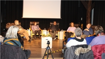 Diskussionsrunde beim Biografischen Café über Adventsrituale