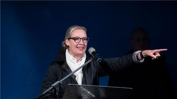 Weidel: Safehouse-Info war Falschmeldung aus der AfD AfD-Bundesvorsitzende Alice Weidel musste zuletzt in Sicherheit gebracht werden.