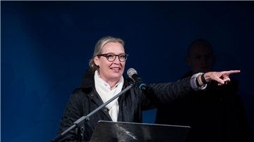 AfD-Bundesvorsitzende Alice Weidel musste zuletzt in Sicherheit gebracht werden.