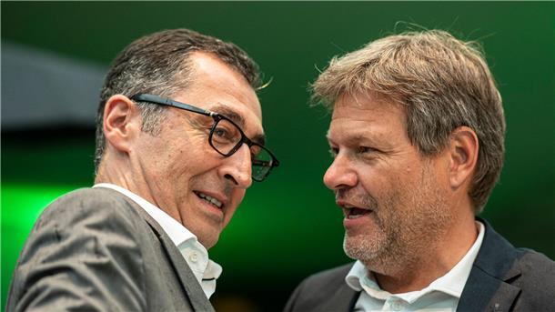 Grünes Minister-Doppel reist nach Südamerika Agrarminister Cem Özdemir und Wirtschaftsminister Robert Habeck reisen zusammen nach Brasilien und Kolumbien.