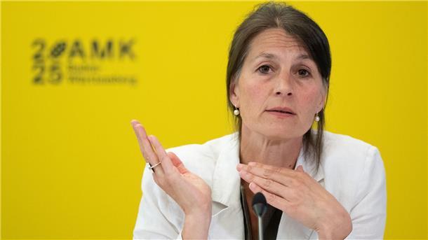 Land will Landwirtschafts-Neueinsteiger fördern Agrarministerin Miriam Staudte (Grüne) will mit einem Förderprogramm Einsteiger in die Landwirtschaft fördern. (Archivbild)