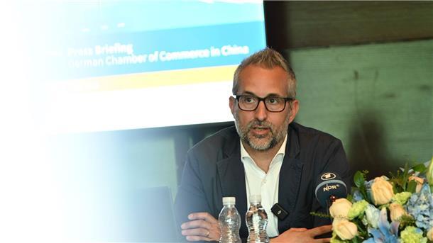 Wie der Zollstreit deutsche Firmen in China belastet AHK-Vorstandsmitglied Oliver Oehms spricht von schlechten Aussichten auf die Wirtschaftslage in China.