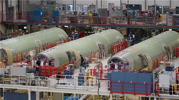 Teileknappheit bremst Airbus, MTU und Safran aus Airbus-Fertigung in Hamburger Stadtteil Finkenwerder: Engpässe etwa bei wichtigen Bauteilen machen Flugzeug- und Triebwerksherstellern weiter zu schaffen.